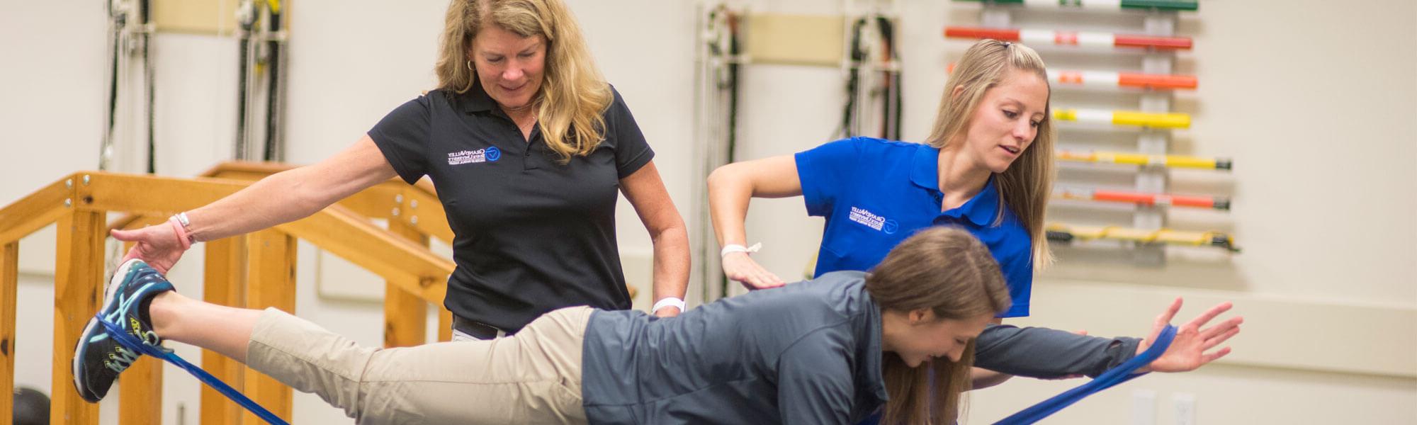 A physical therapy student getting her doctorate at 大 Valley State University.